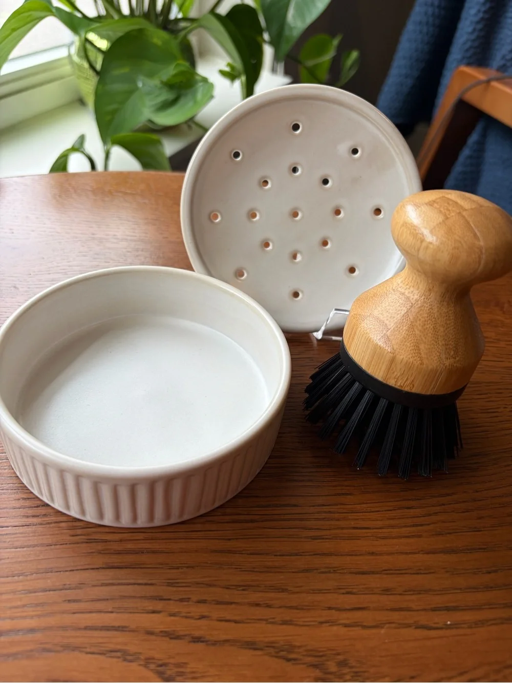 NWT Crate & Barrel Ceramic Soap Saver Dish with Bamboo Brush - Cream
